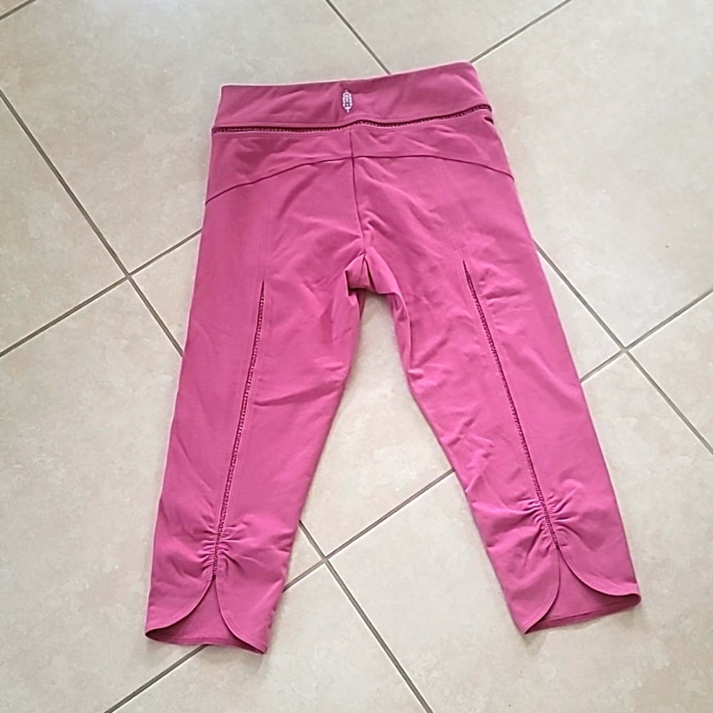 NWOT FREE PEOPLE MOVEMENT PINK YOGA PANTS